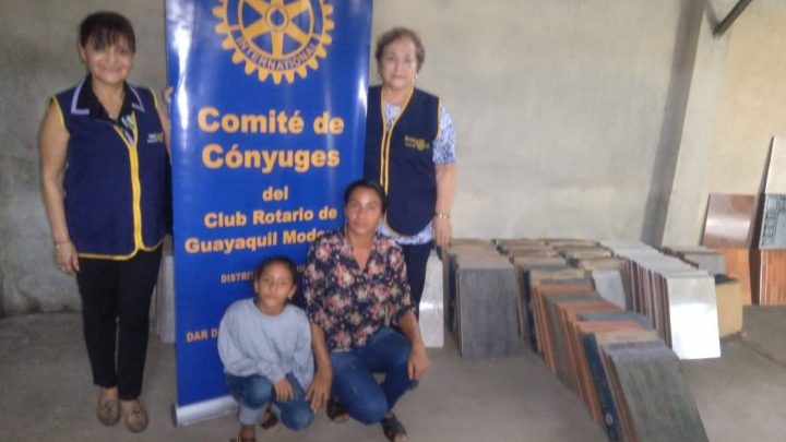 El Comité de Cónyuges del Club Rotario de Guayaquil Moderno realiza la donación de materiales para adecuación de vivienda para personas vulnerables.