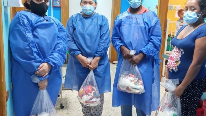 Entrega de kits de alimentos a Fundación Fuerza Dorian.